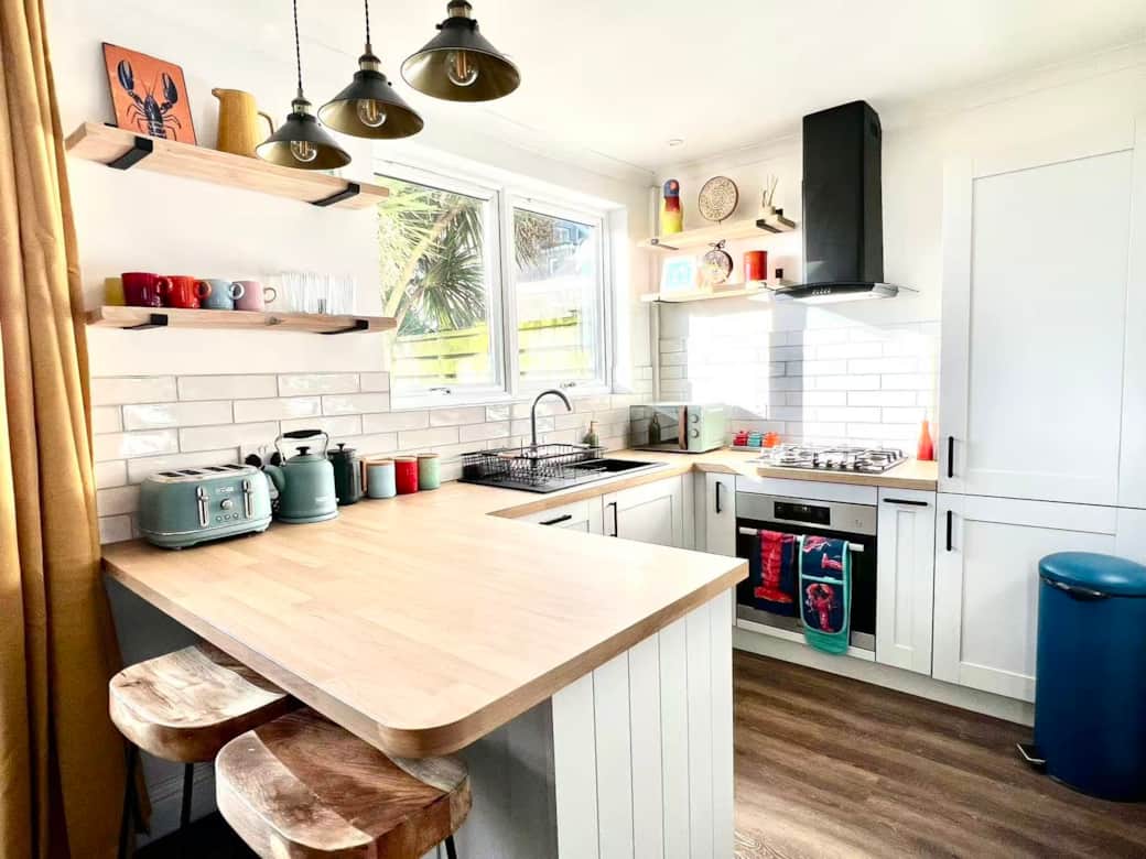Kitchen with Breakfast Bar