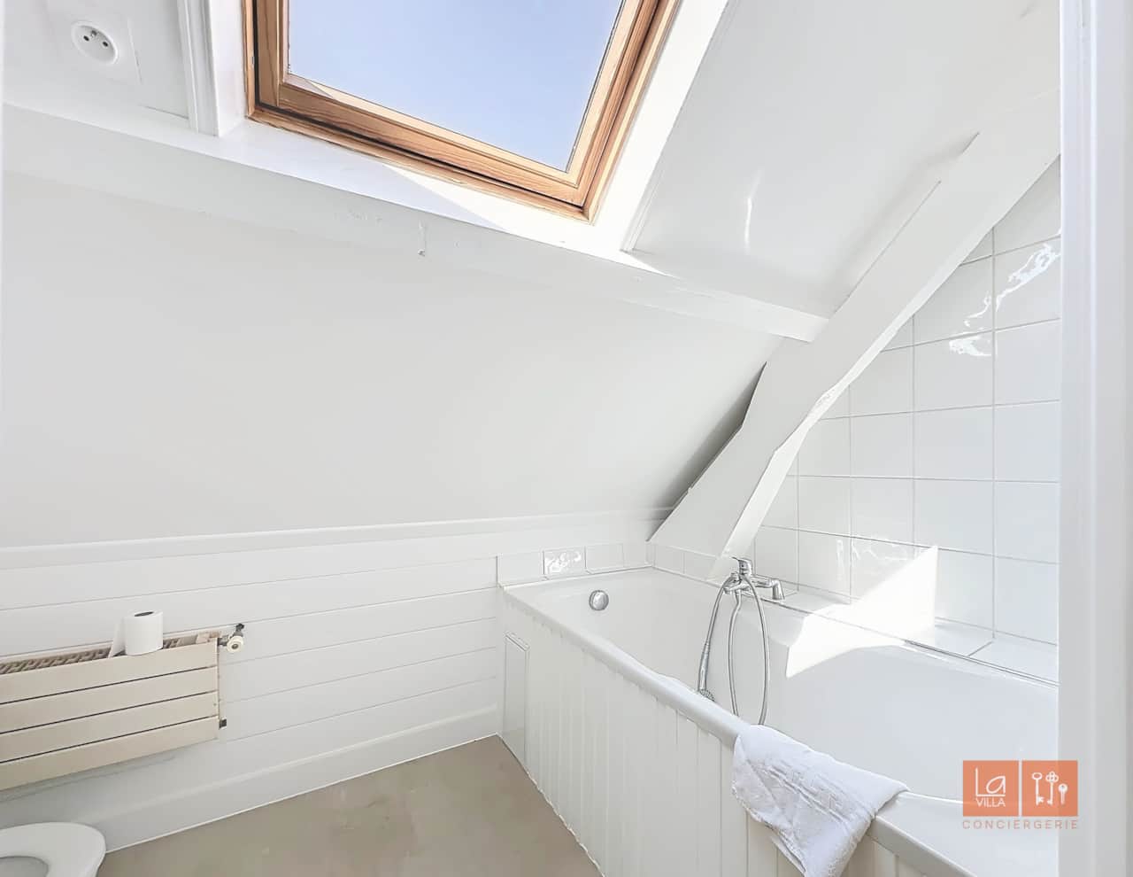 Salle de bains 2 / baignoire et wc