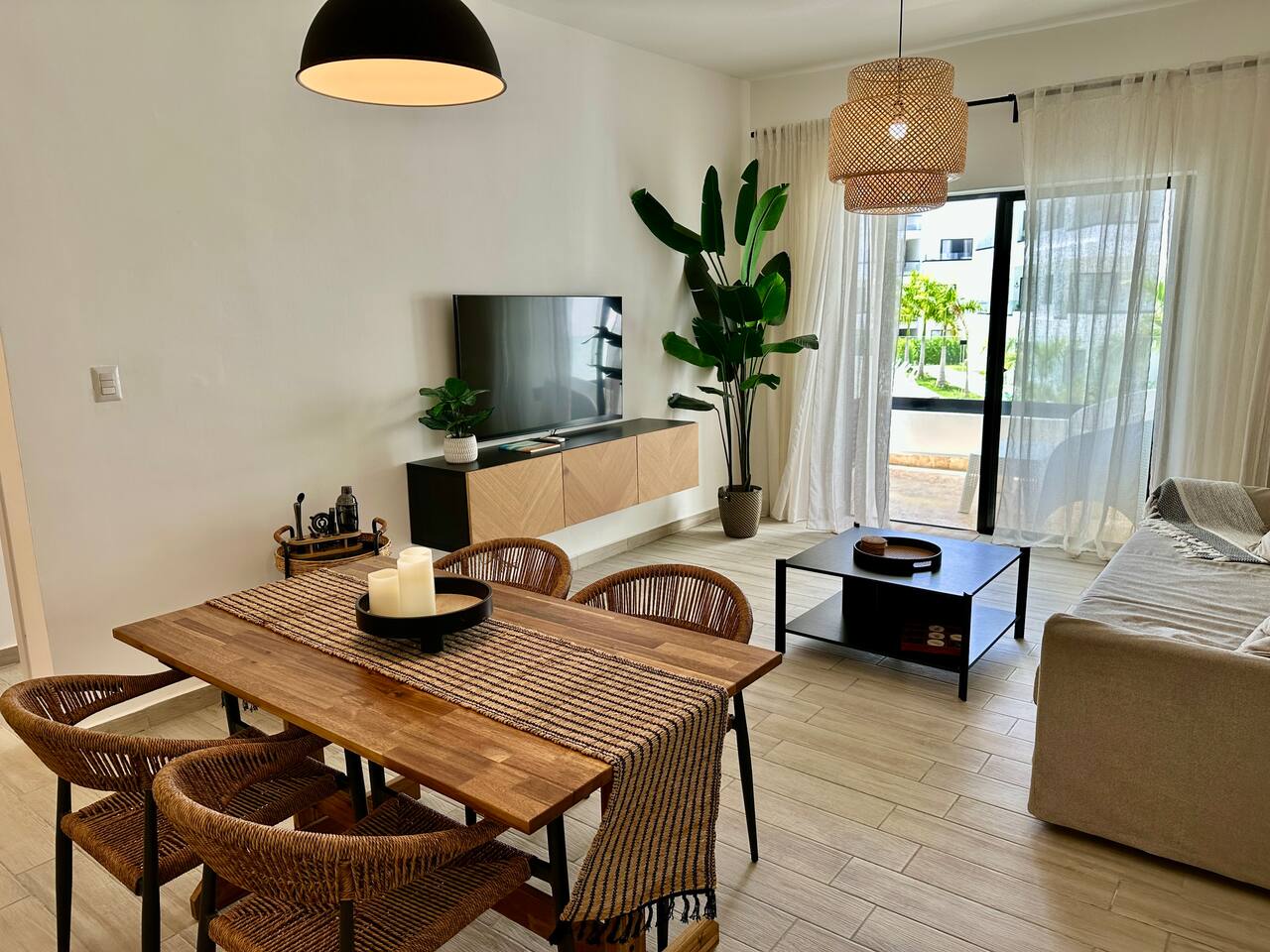 2 Bedroom Poolside Nest at ONA Residence Fast Wifi photo 4