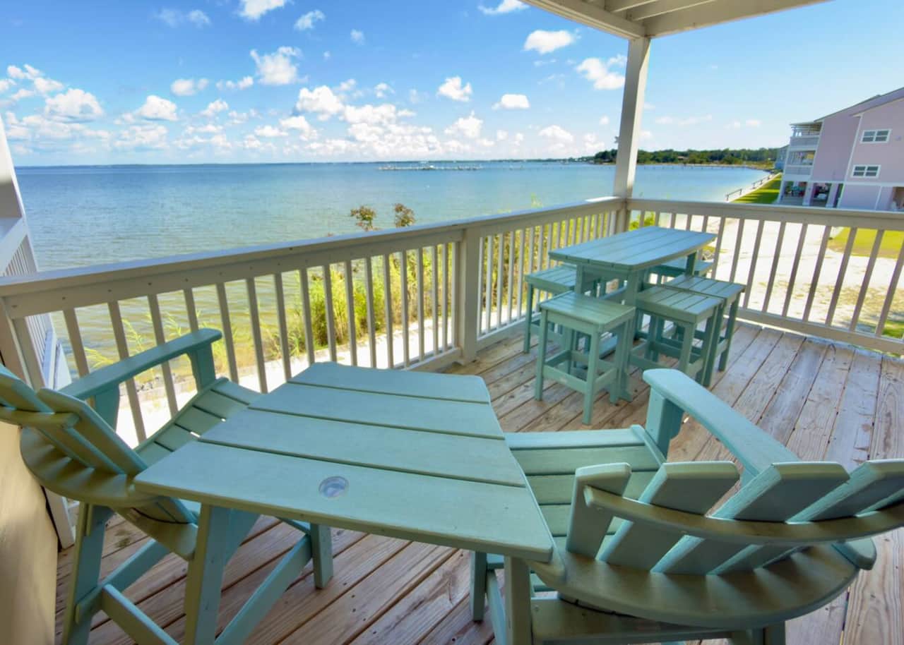 Pelican's Perch: Kayaks, Views & More!