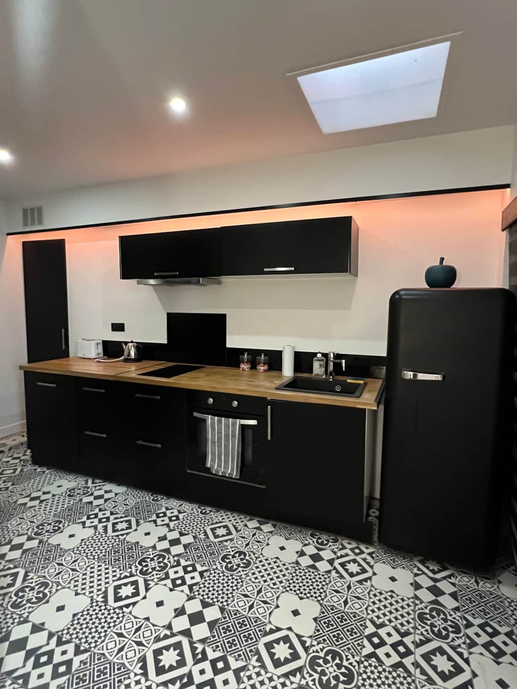 4 - KITCHEN