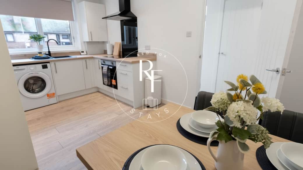 Kitchen & Dining Area