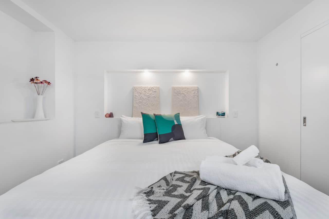 King Bedroom 02