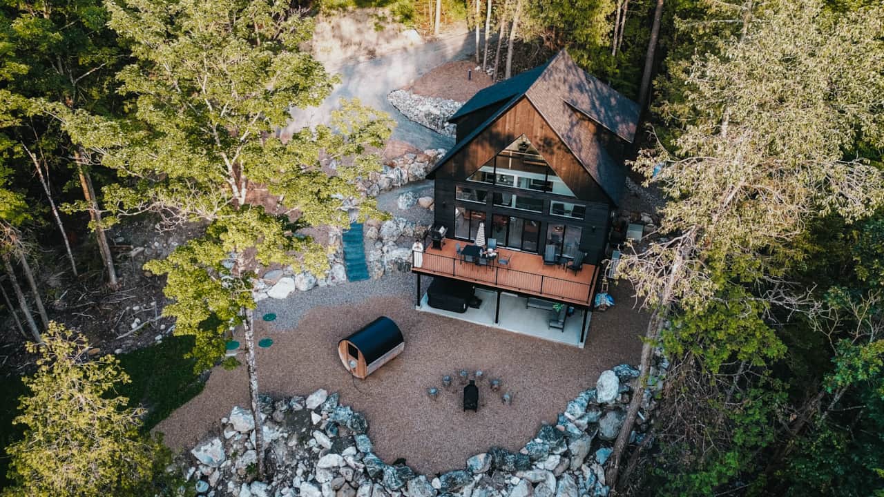 Private backyard with sauna, fireplace and hot tub  -  CITQ #316940