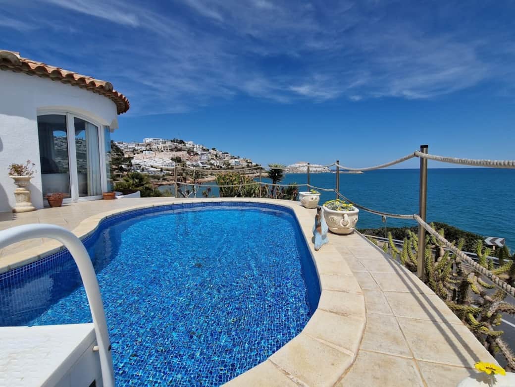 Private infinity-style pool with sea and castle views — relax in luxury at Villa Vogue Private infinity-style pool with sea and castle views — relax in luxury at Villa Vogue