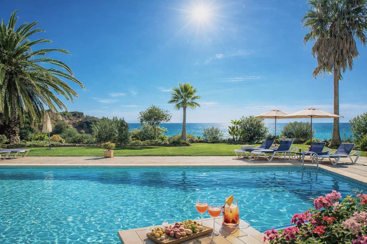 Outdoor pool with sea view