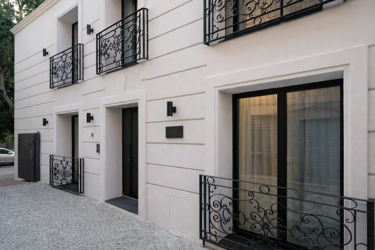 AZULIS Tigellio Suites in Olbia facade by RENTAL12