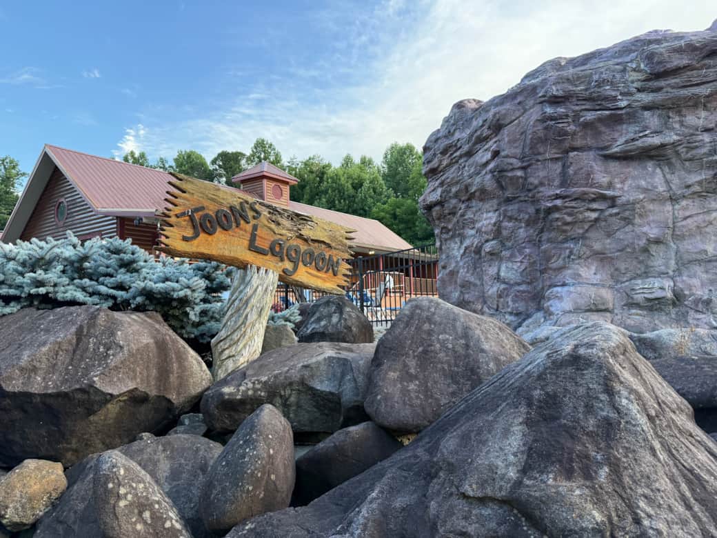 White Oak Lodge Pool Entrance
