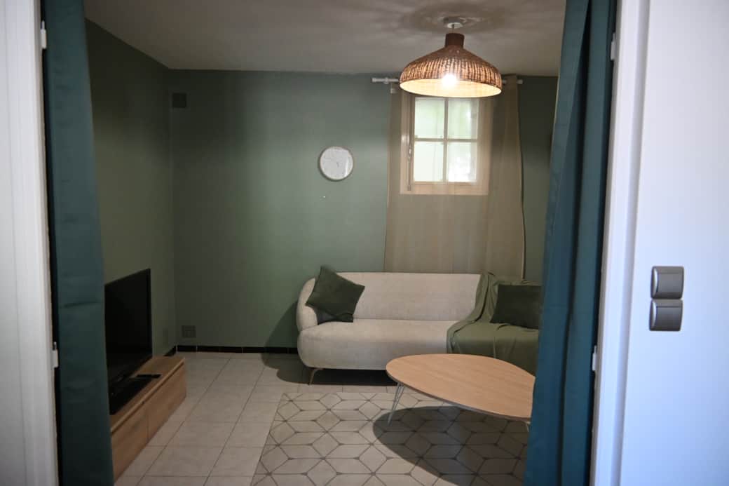 Séjour cosy et agréable parfait pour une soirée film