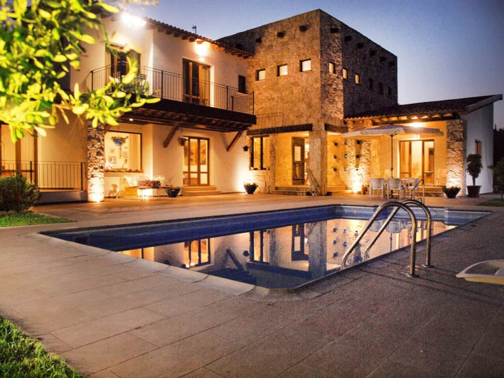 Relaxing  nights by the pool