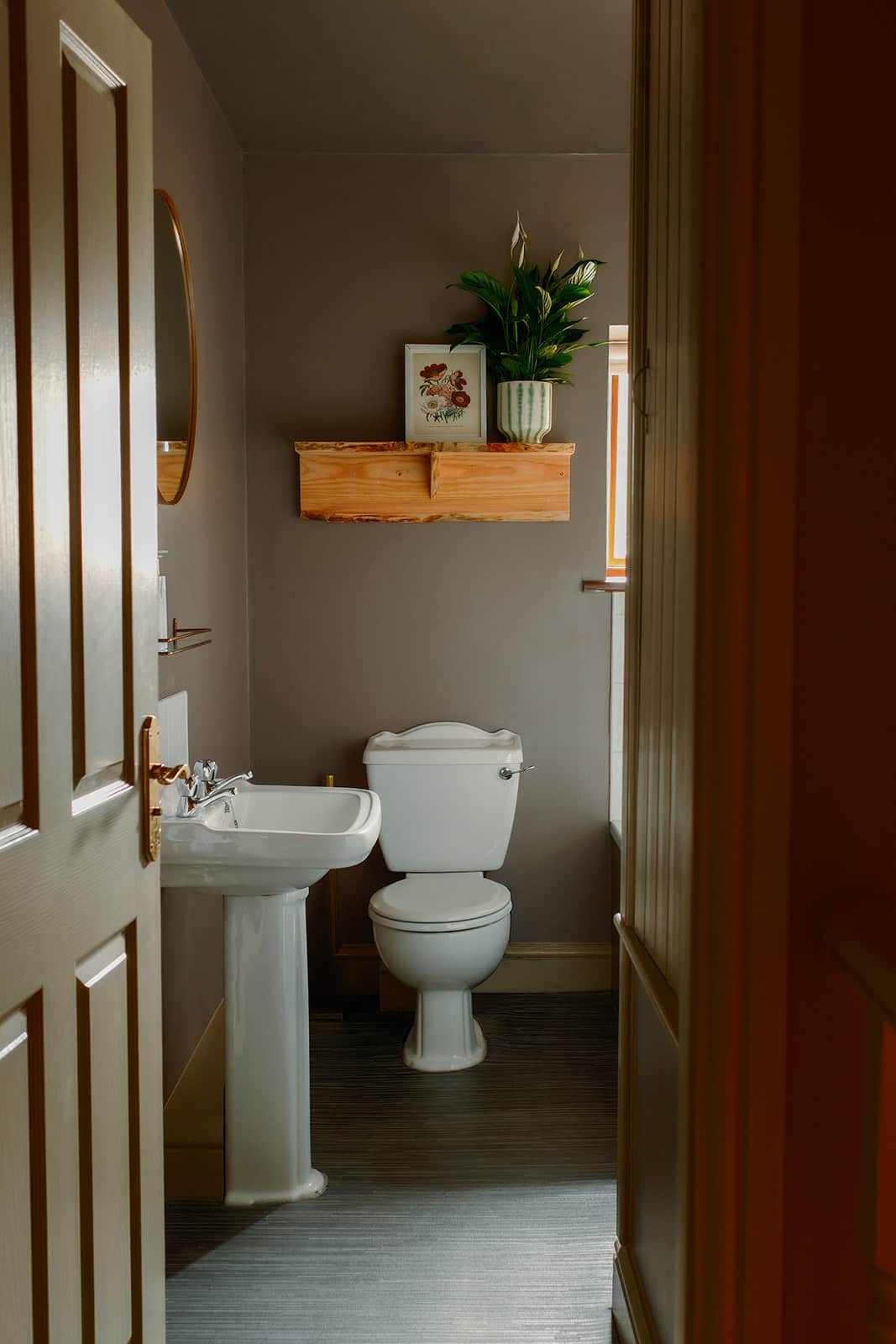 Bathroom, toilet 