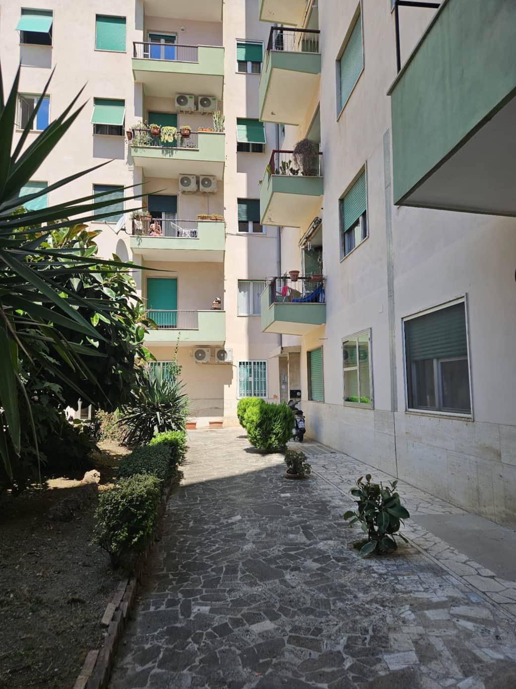 Esterno giardino1 Esterno giardino1