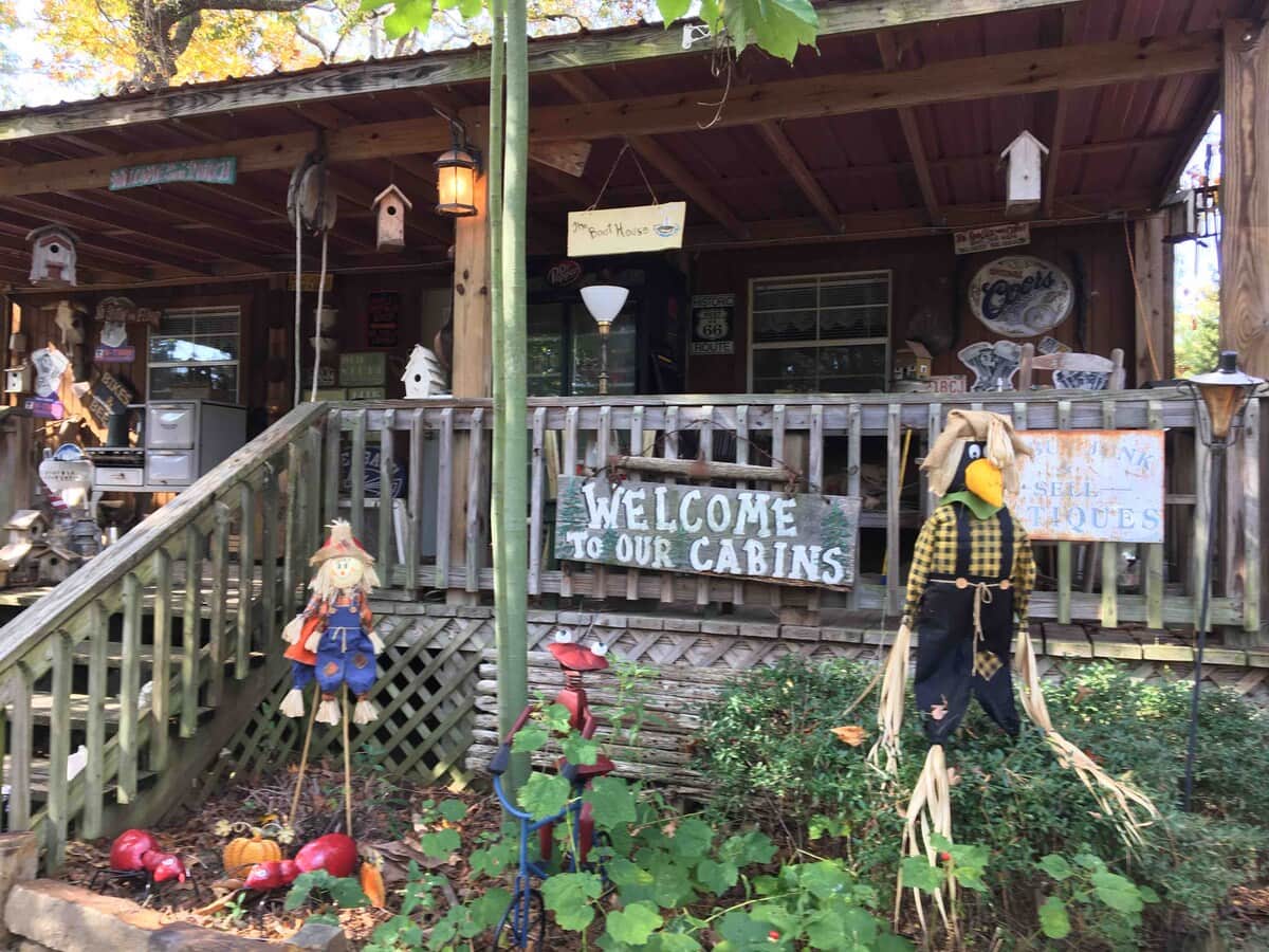 The front of the Boathouse cabin and porch area