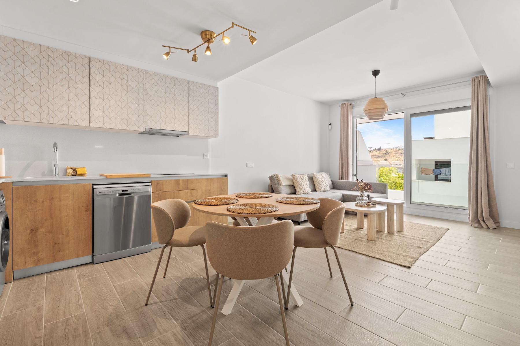 RDR517 - Modern 2 Bedrooms Apartment in Estepona