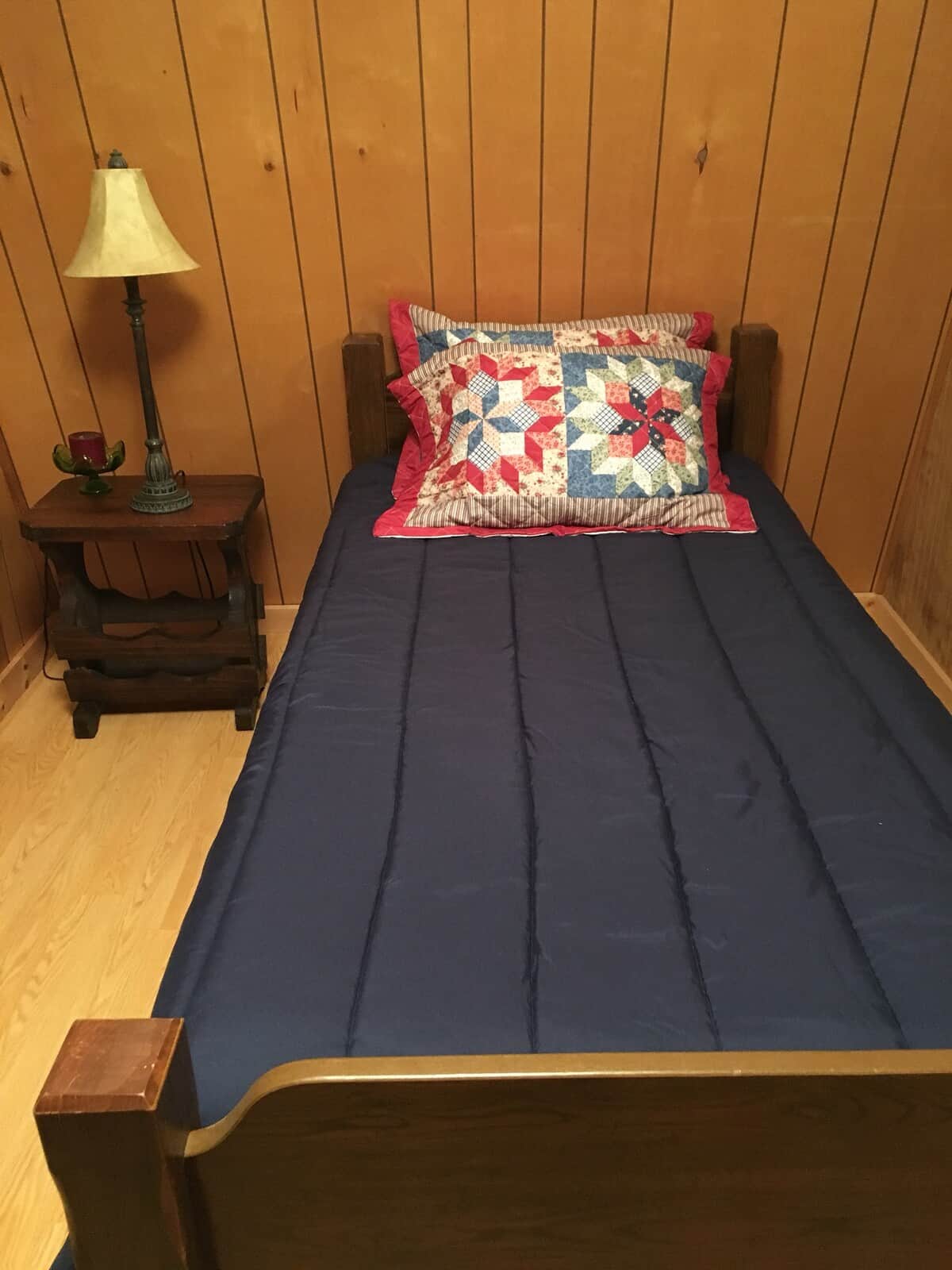 Upper level bedroom has twin bed.