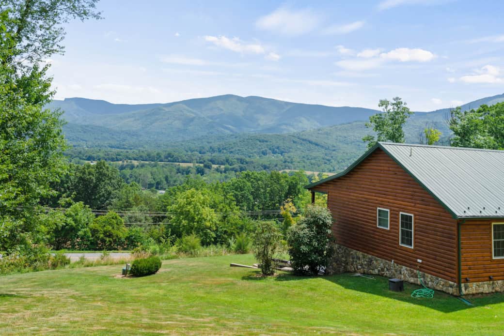 STUNNING mountain views from this property STUNNING mountain views from this property