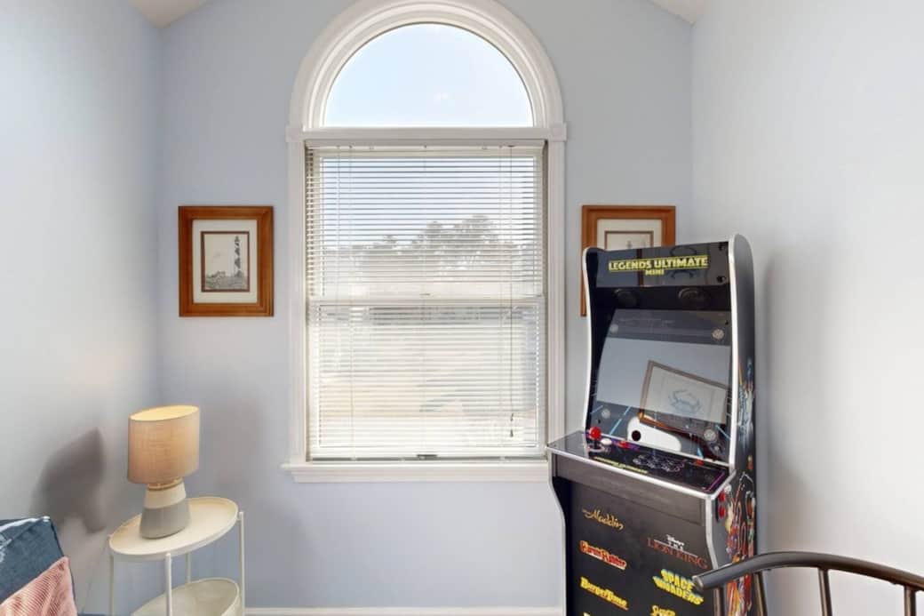 Captains Watch with arcade for the kids. Pullout  couch in this space. This is rated 10/10 by kids