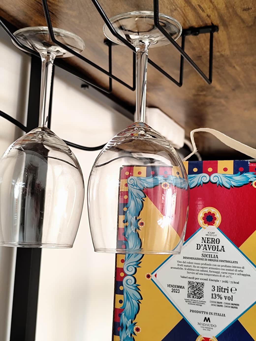 Cucina dettaglio calici