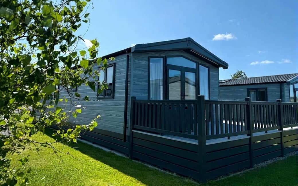 Lodge & Decking Lodge & Decking
