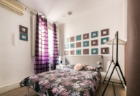1. Habitación con cama doble, baño privado y TV