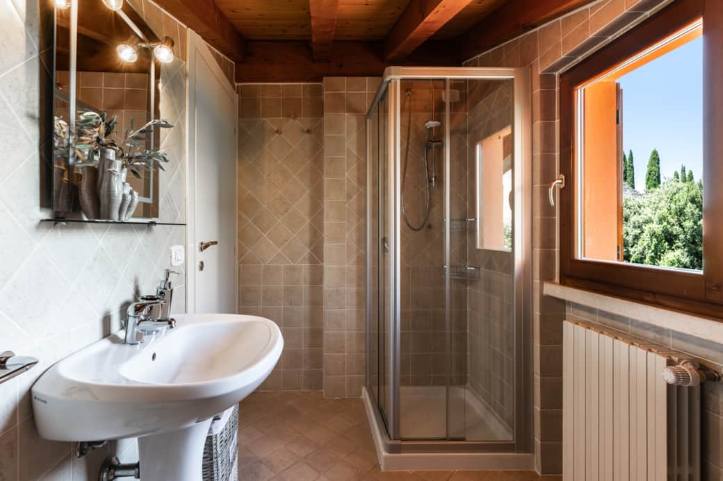 Bathroom mezz 1 Bathroom mezz 1