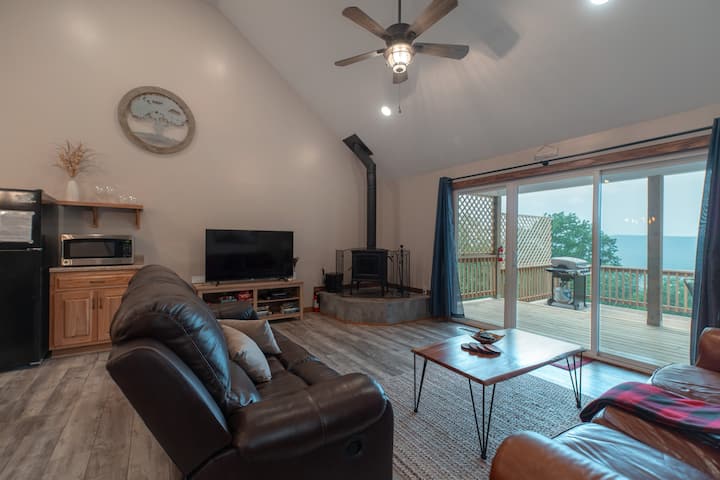 Nature's artwork: Enjoy the ever-changing mountain scenery from the serenity of our living room.