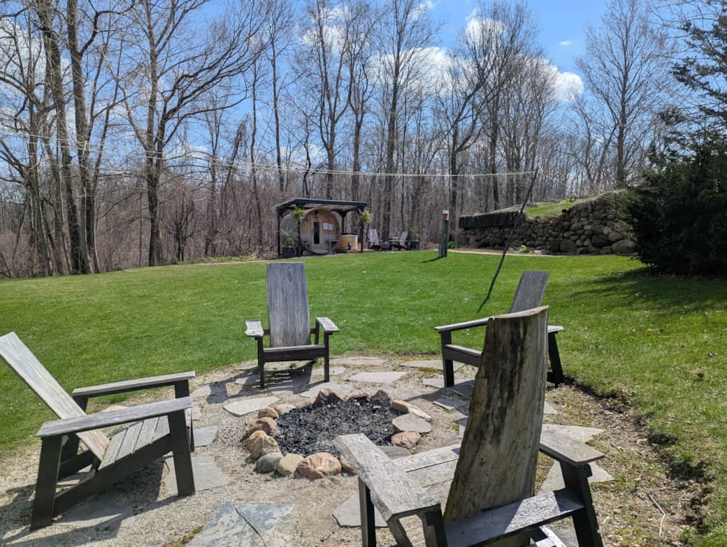 Fire pit with four chairs