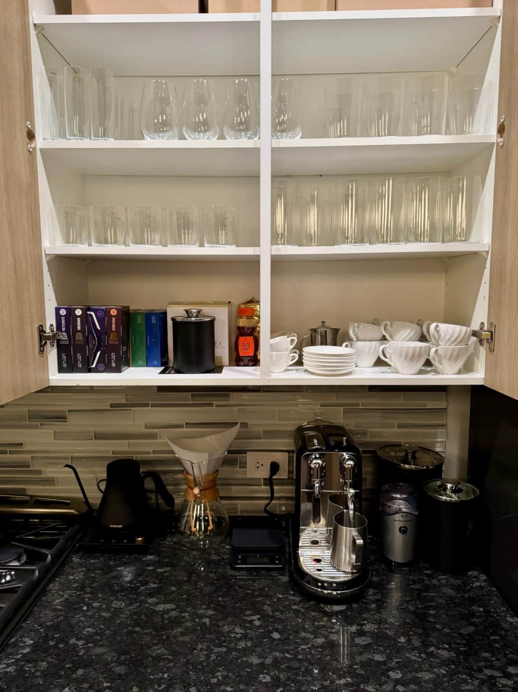 Kitchen amenities