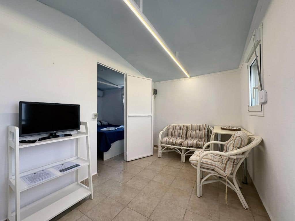 700610046 (1) 700610046 (1)