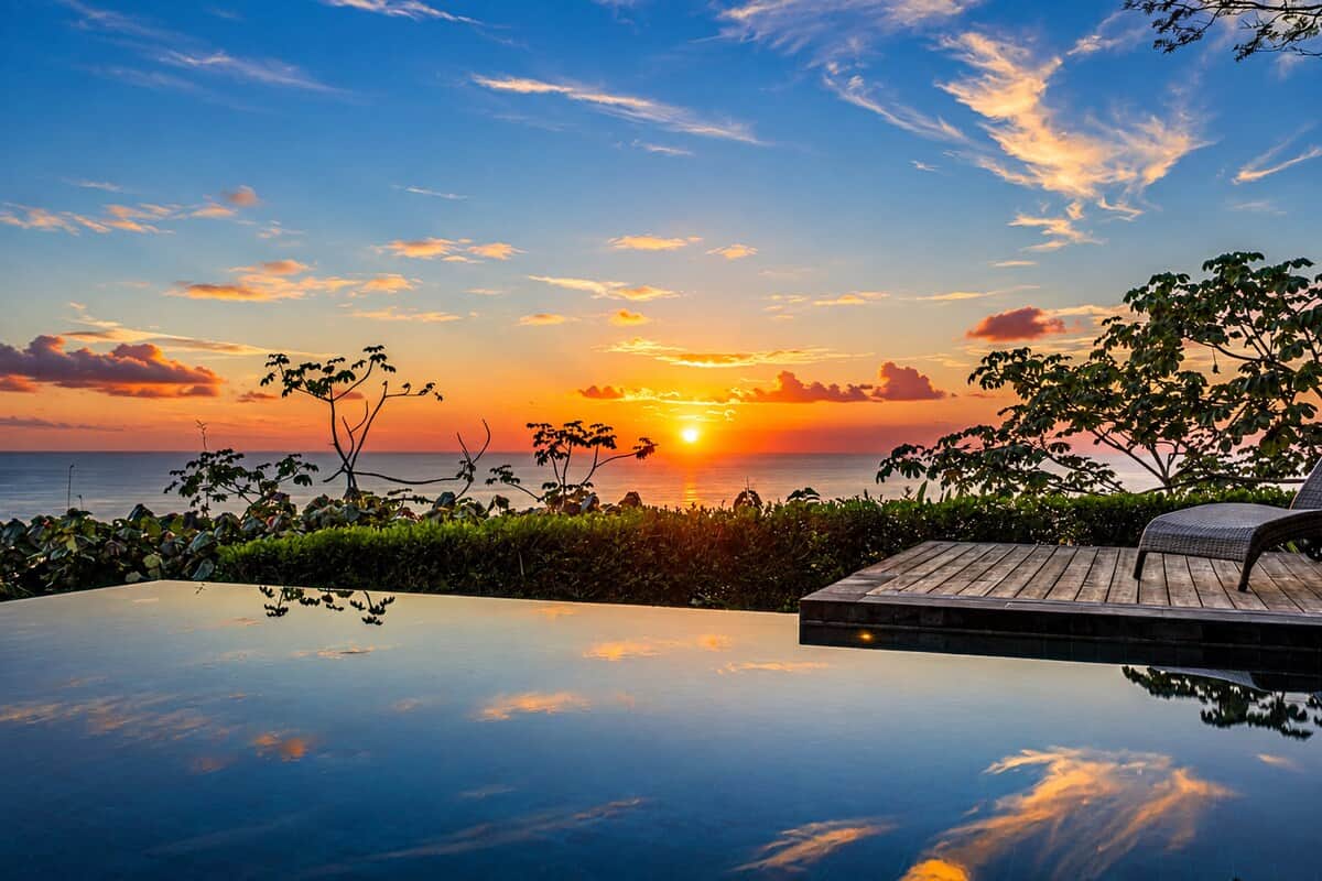 HR2 provides incredible pacific coast ocean views and is surrounded by jungle and nature.