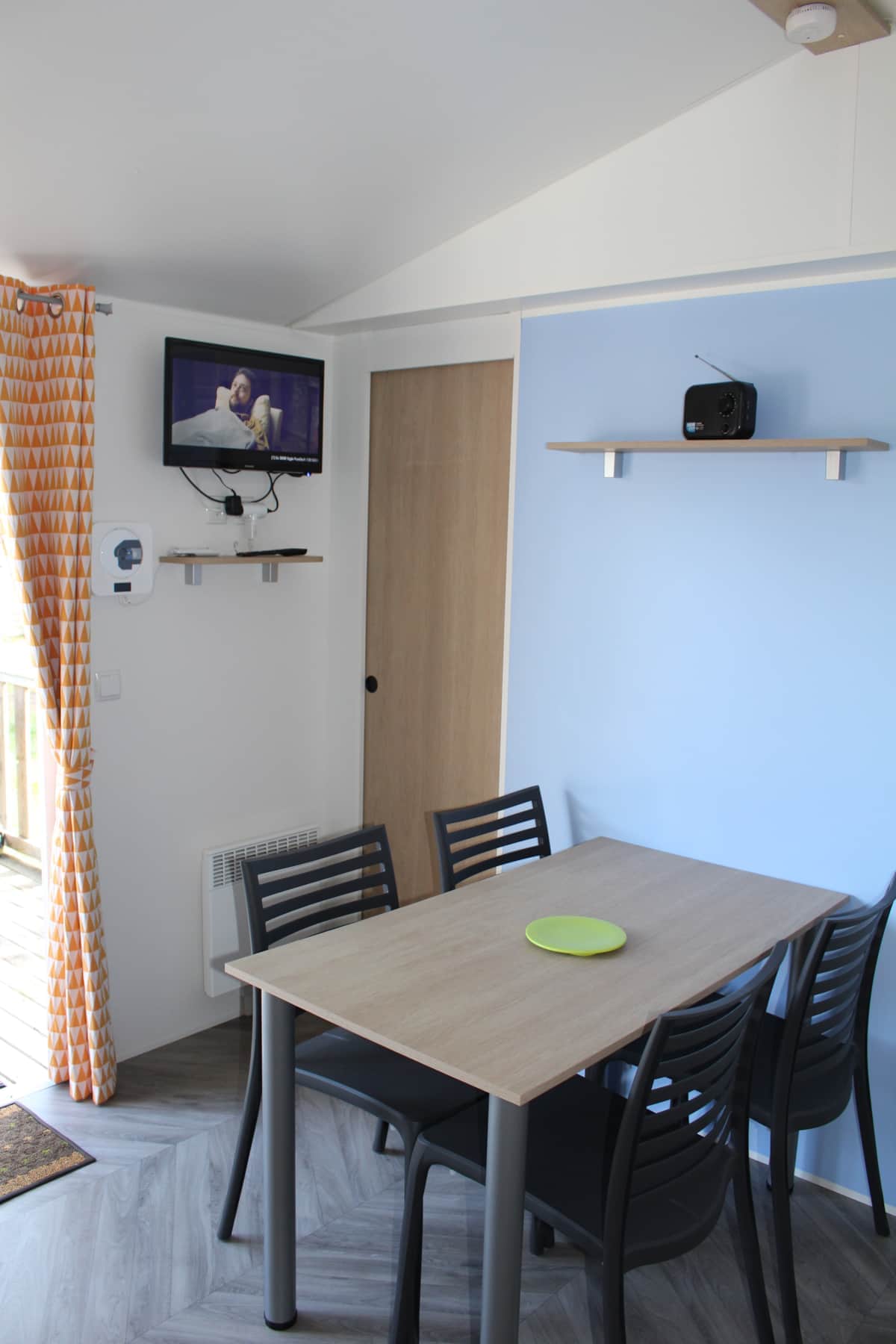 Espace repas, TV