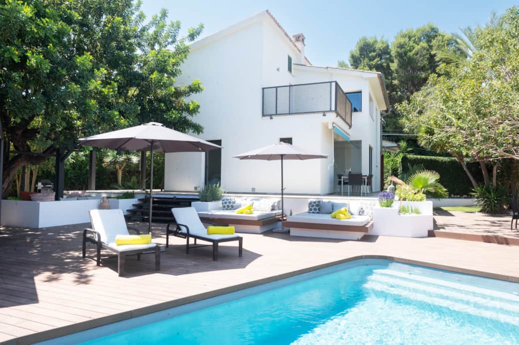 Enjoy the sunbeds in your own private oasis in Mallorca