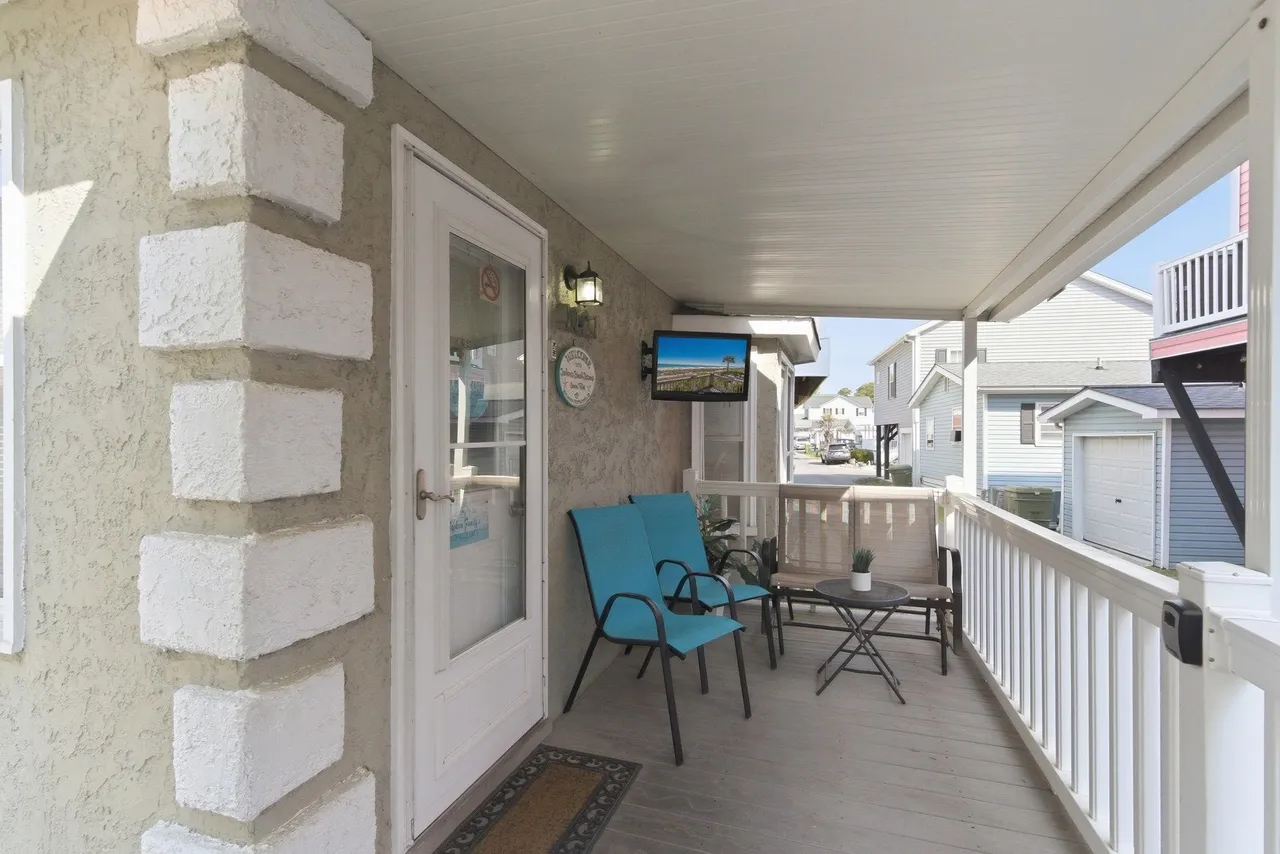 1121 Front Porch View