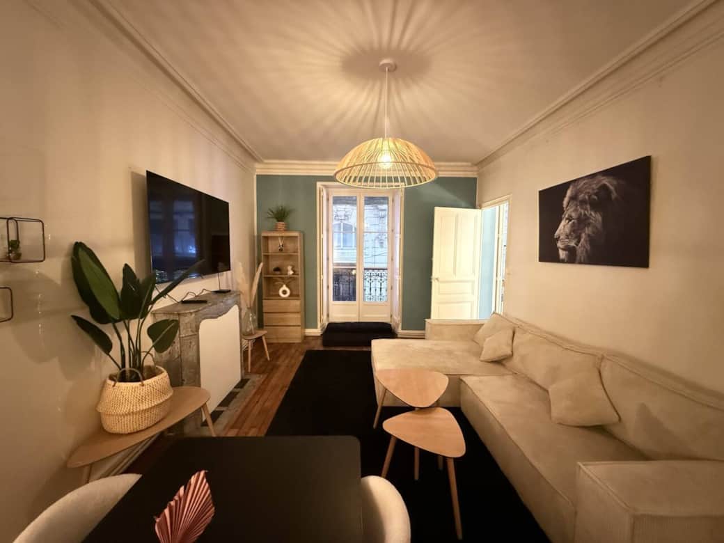 Profitez d’un espace cosy et bien aménagé, idéal pour vos séjours en centre-ville.