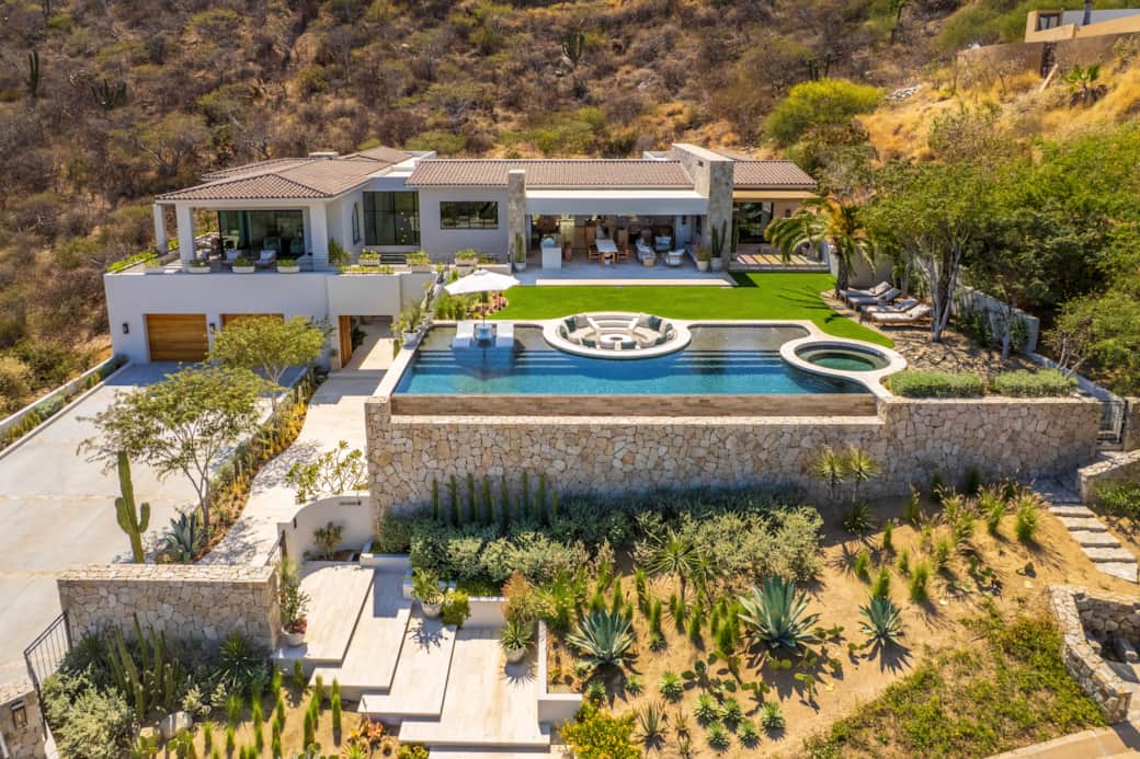 8,000 sq ft + of pure luxury 8,000 sq ft + of pure luxury