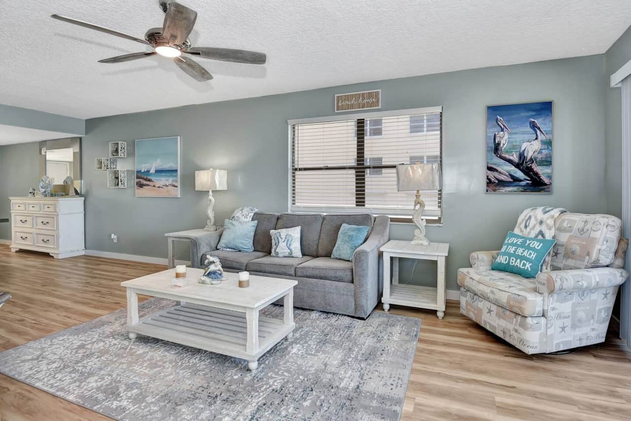 Living Room with Pullout sofa 