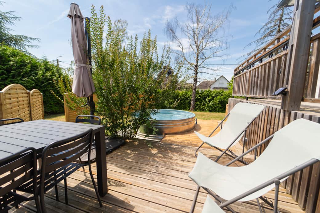 Le coin détente avec la piscine tankkd Le coin détente avec la piscine tankkd