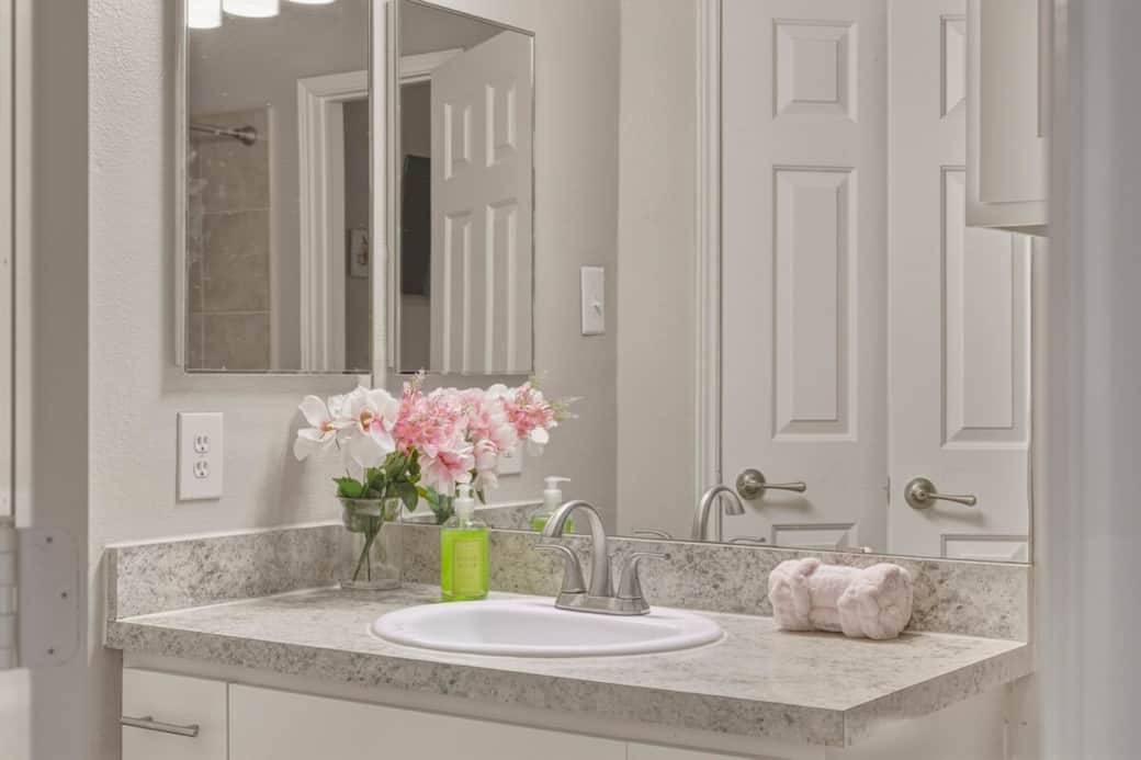 The lighting in this bathroom will allow you to everything
;especially how amazing you are. 
