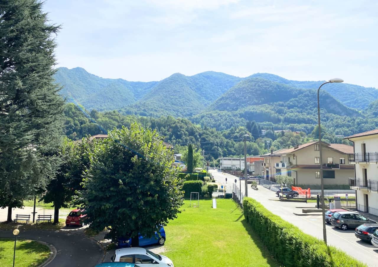 Vista sul cortile di casa, accessibile a tutti e adatto per il divertimento dei bambini