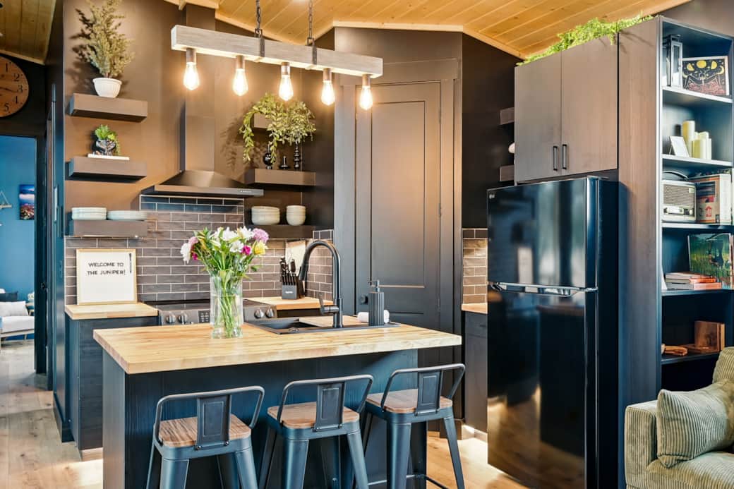 Open, airy space connecting to dining and natural light.