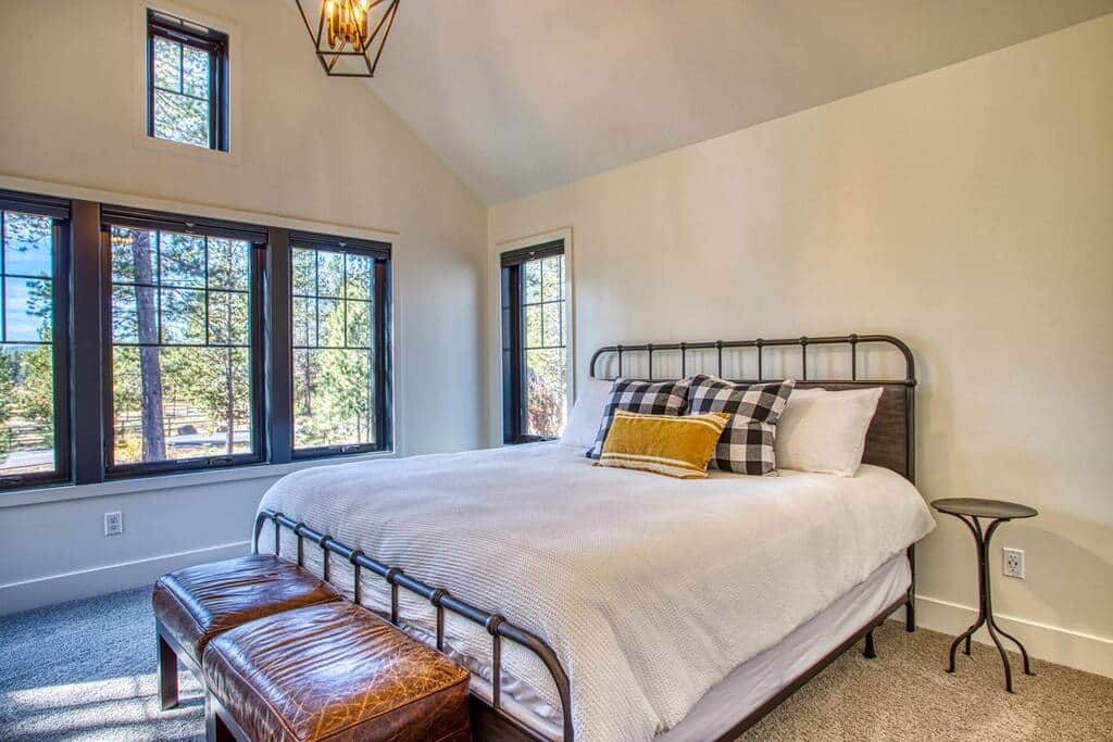 Upstairs Bedroom | King Bed