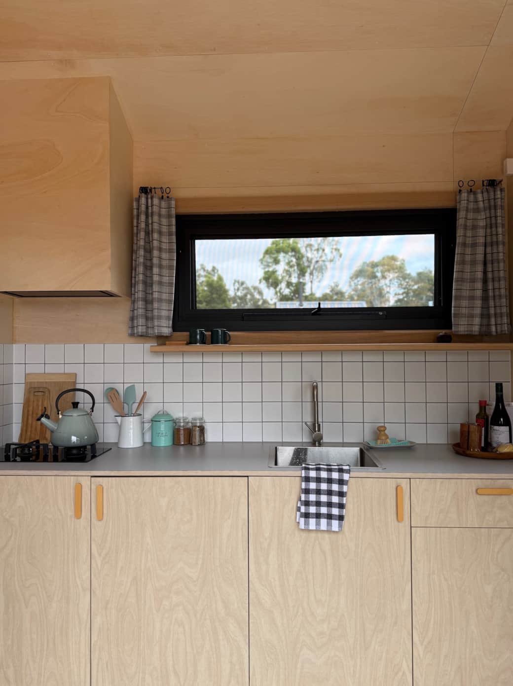 Kitchen in Pickers Cottage at Bundaleera Vineyard Kitchen in Pickers Cottage at Bundaleera Vineyard