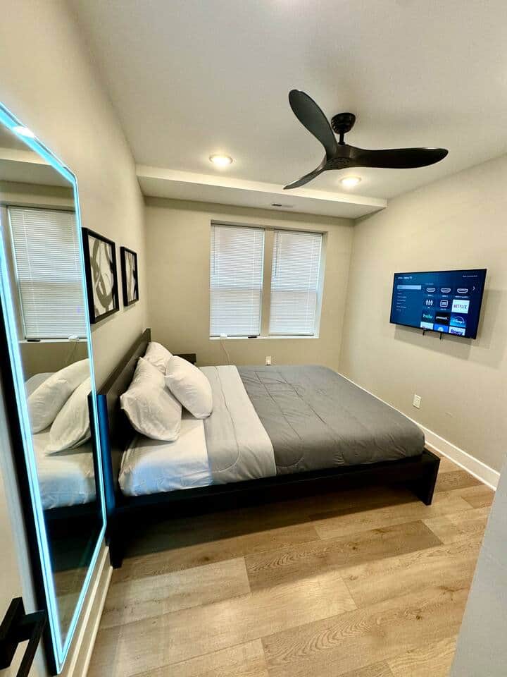 
Relax in our well-appointed bedroom, featuring a comfortable queen-sized bed and a convenient nightstand. Enjoy ample storage space with a large closet.
For entertainment, a flat-screen TV is provided, ensuring a pleasant and restful stay