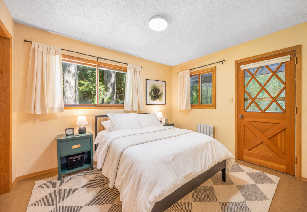 Full Bed- 2nd Floor