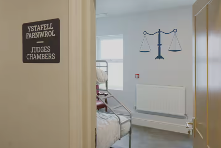 Sign judges chamber Sign judges chamber