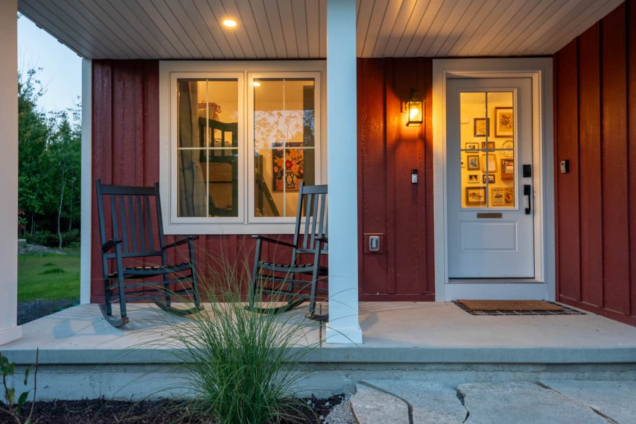 Welcoming Front Porch & Cottage Entrance