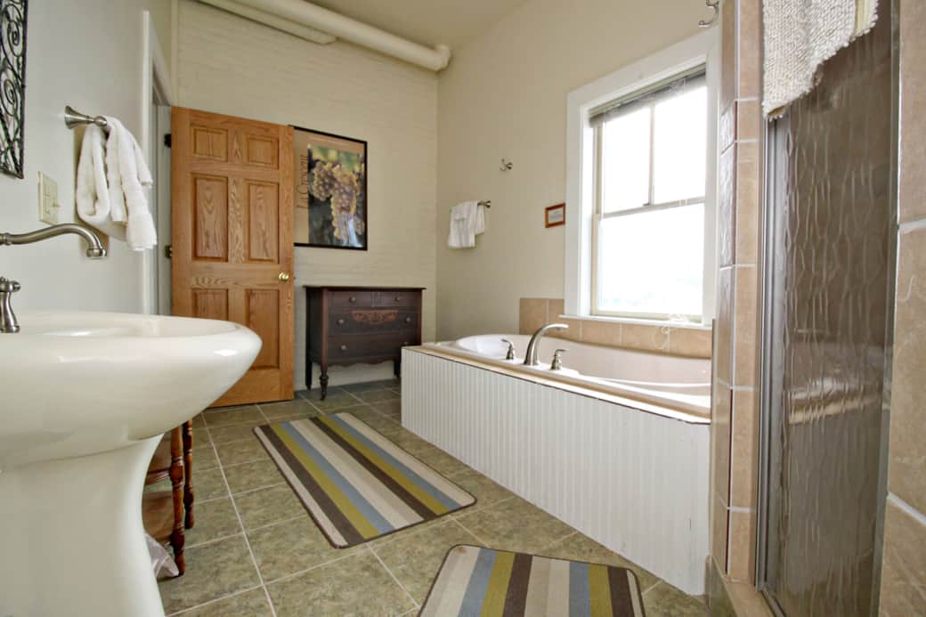 Marquette Suite-5
