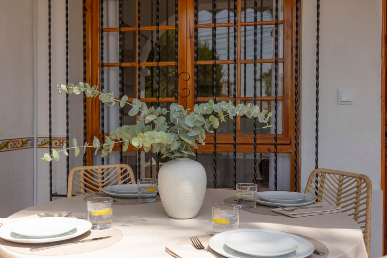 Terraza y jardín privado de Casa Solf Villamartín en Orihuela Costa