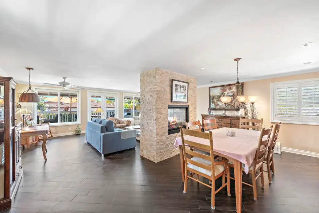 Large open living/dining space