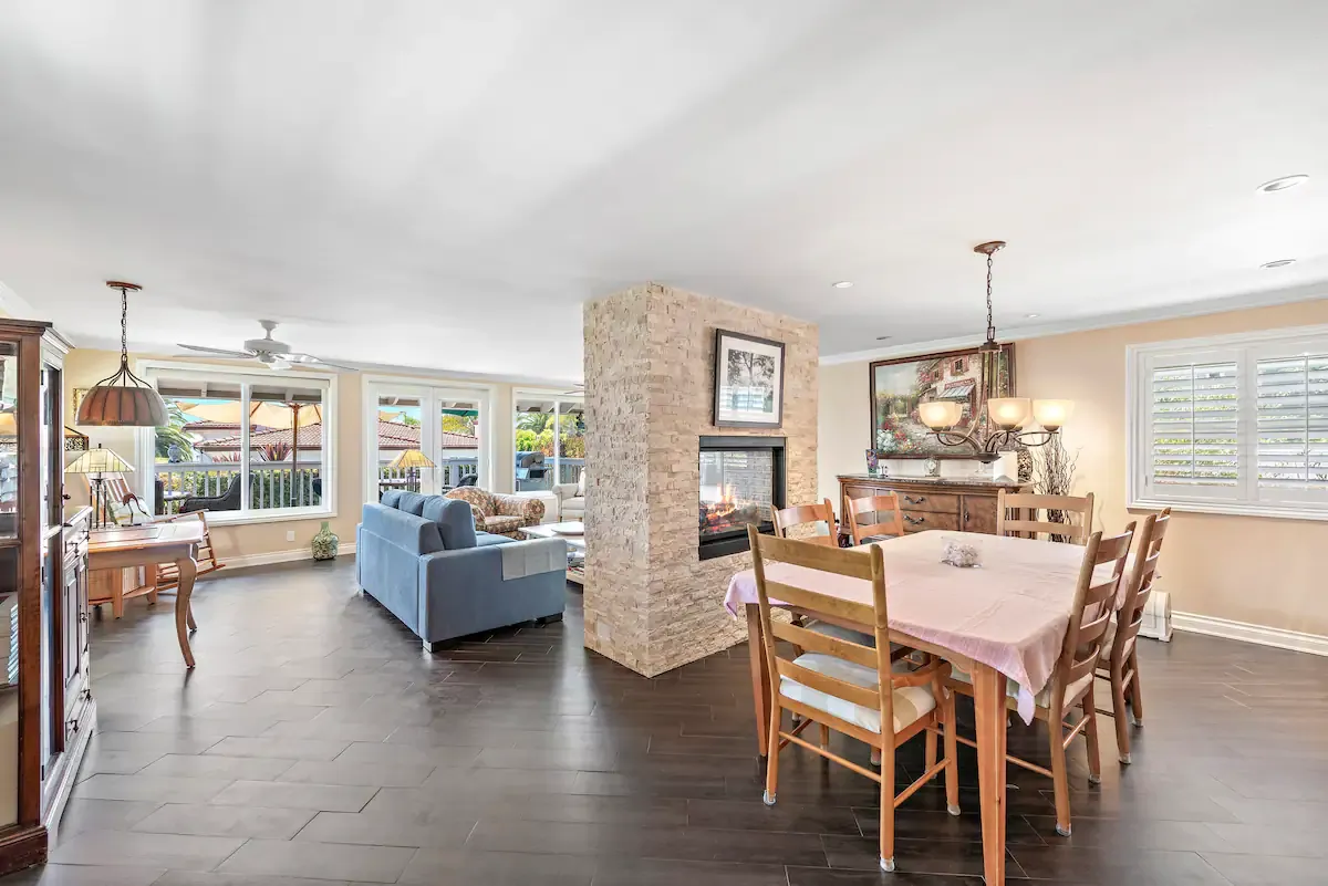 Large open living/dining space
